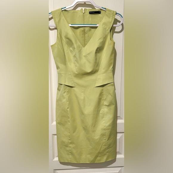Karen Millen Sleeveless Chartreuse V-neck Sheath Dress Peplum Waist Detailing - Picture 2 of 9